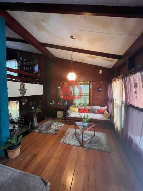 fb5b672d-011f-4f5f-bfb8-325dd4 - 3