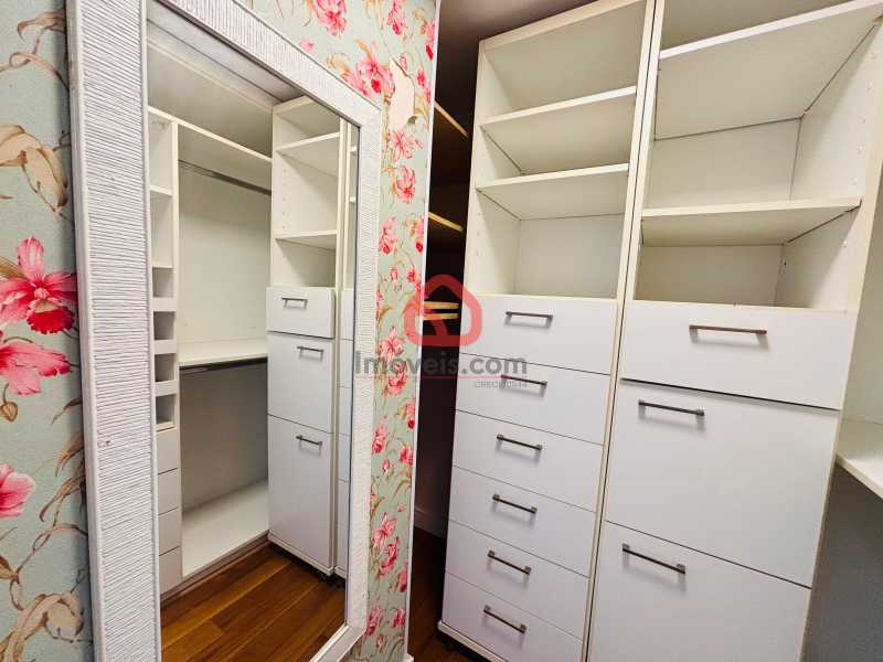 closet 2. - 8