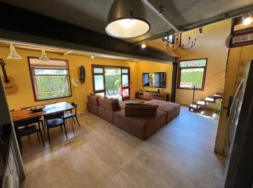 Casa Reformada 4 Quartos com Energia Solar e Área Gourmet em Condomínio Completo - BTCN40002