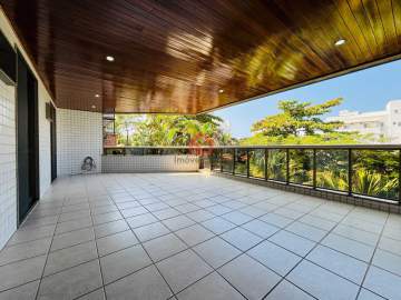 Apartamento amplo com varandão e 3 vagas na melhor localização do Recreio - BTAP30020