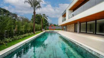 Casa com 5 suítes no Arouca - BTCN50002