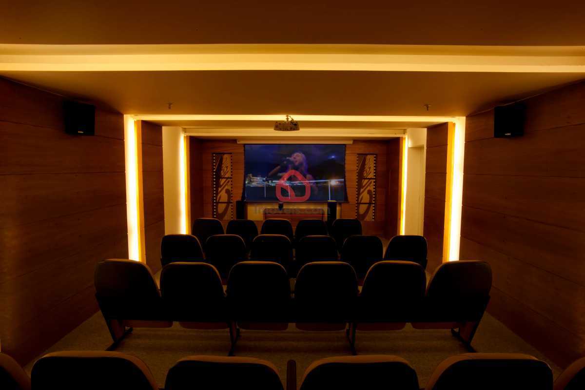 SALA DE CINEMA. - 24
