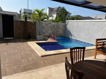 Imperdível - Casa Mobiliada à Venda no Jardins de Maria Recreio dos Bandeirantes 4 Suítes, Piscina e Área Gourmet - BTCN40007