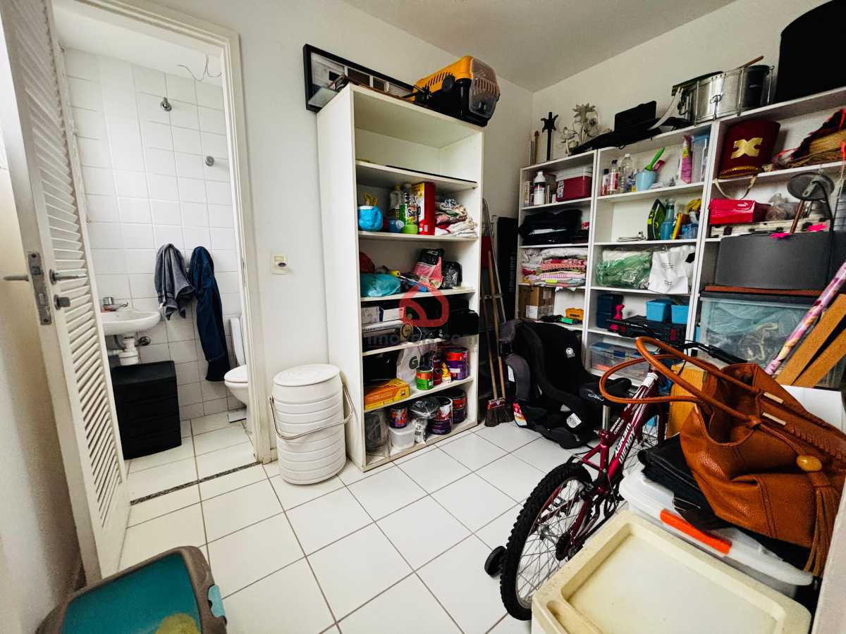 Quarto de Serviço e Banheiro - 20