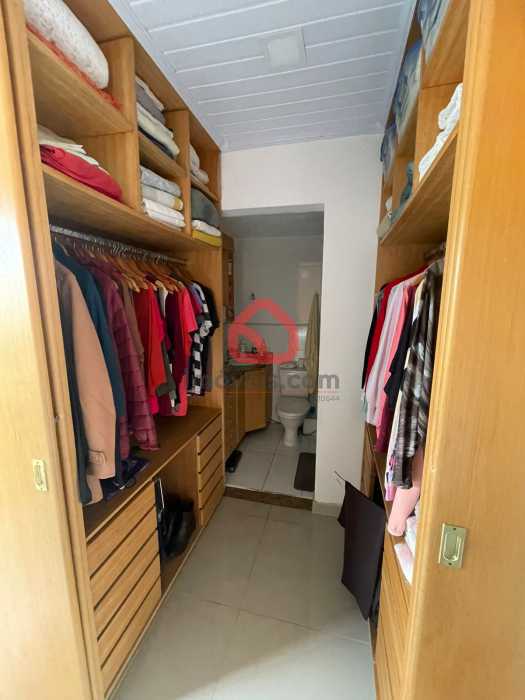 35.Foto Quarto 1 Closet Suite  - 18