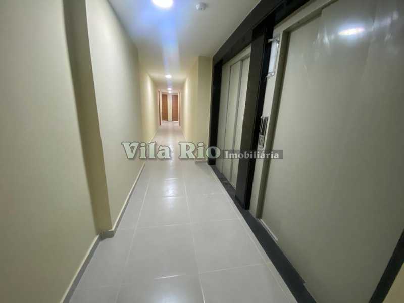 HALL DE ELEVADORES. - 24