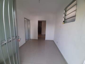 Boa casa de frente com 02 quartos em Irajá. - VCV20041