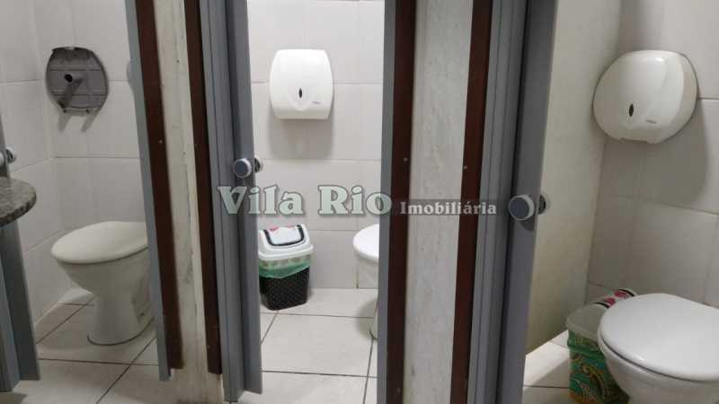 BANHEIROS - 11
