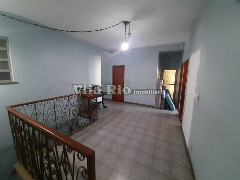 HALL 2º PAV - 23