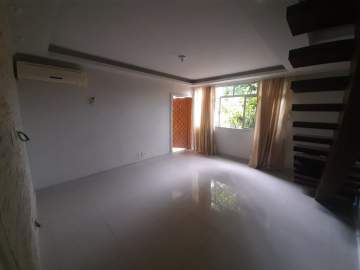 ÓTIMA CASA COM 4 QUARTOS SENDO 1 SUÍTE - VCN40012