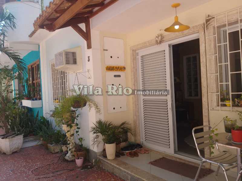 7.1 FRENTE DA CASA. - 2
