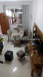 EXCELENTE CASA TRIPLEX EM VILA KOSMOS. - VCA30135