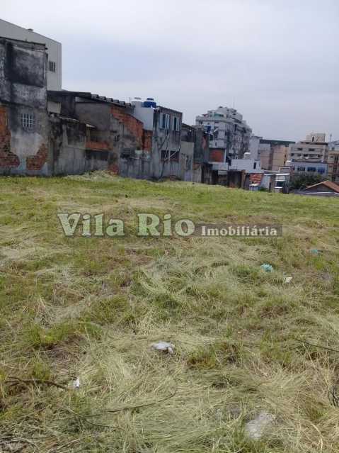 1.3 TERRENO. - 4