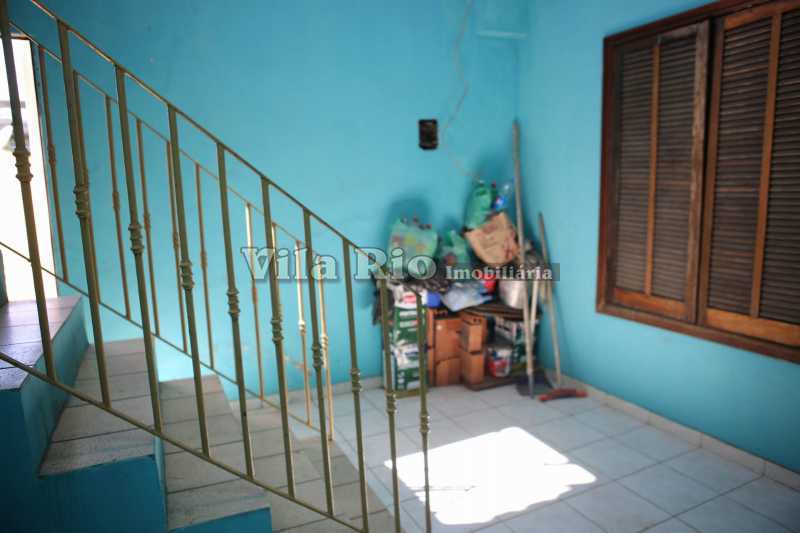 5.3 ACESSO 2º ANDAR. - 19