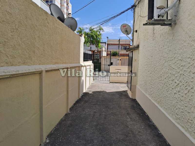 8.1 Entrada do Prédio. - 25
