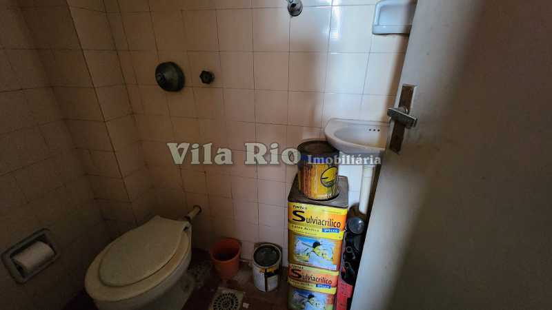 14 Banheiro da dependência. - 18