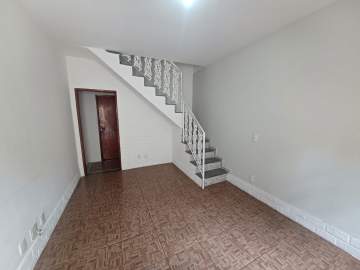 Casa duplex em condomínio fechado em ambiente familiar. - VCA20121