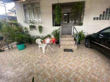 Casa de frente dois quartos com vaga em Rocha Miranda. - VCA20125