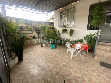 Casa de frente dois quartos com vaga em Rocha Miranda. - VCA20125