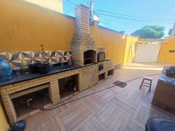 Ampla casa duplex no bairro Araújo. - VCA30172