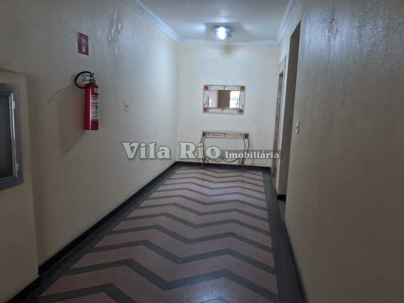 15.1 Hall de Entrada. - 28