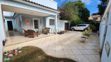 Espetacular casa com 3 quartos, sendo 01 suíte, cercada pela natureza. - VCA30175
