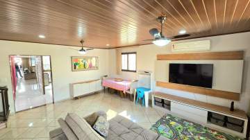 Imperdível - EXCELENTE CASA TRIPLEX SEMINOVA COM TRÊS QUARTOS SENDO 1 SUÍTE - VCA30183