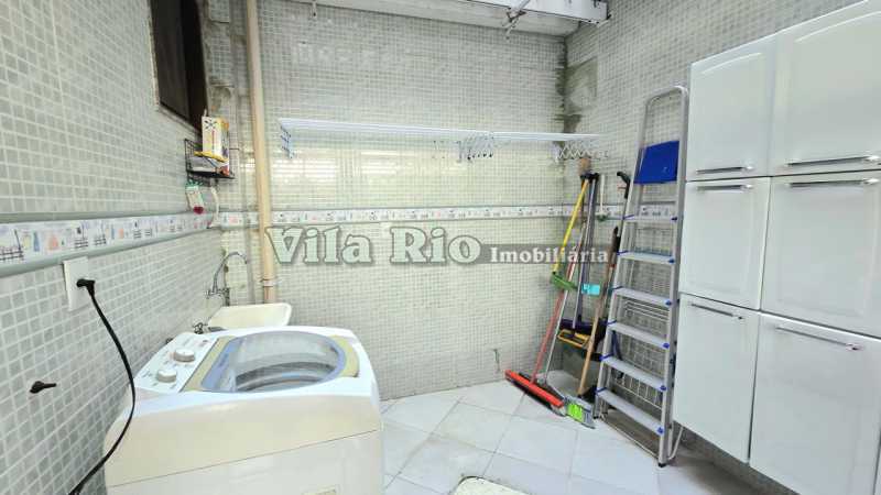 27 ÁREA DE SERVIÇO. - 27