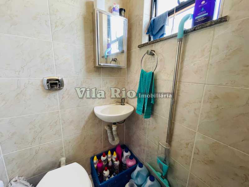 23. BANHEIRO DE SERVIÇO - 23