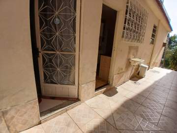 ÓTIMA CASA COM UM AMPLO TERRAÇO EM TODA EXTENSÃO DO IMÓVEL - VCA40072