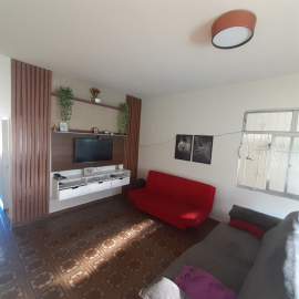 CASA LINEAR COM PISCINA, 3 QUARTOS SENDO 1 SUÍTE - VCA30185