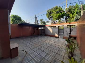 Ótima casa de frente com 04 quartos sendo 02 suítes. - VCA40074