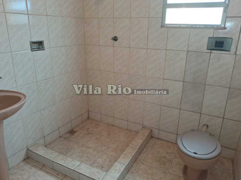 12.1 Banheiro - 2º Pavtº. - 16