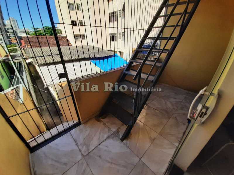 16 HALL DE ACESSO AO TERRAÇO. - 16