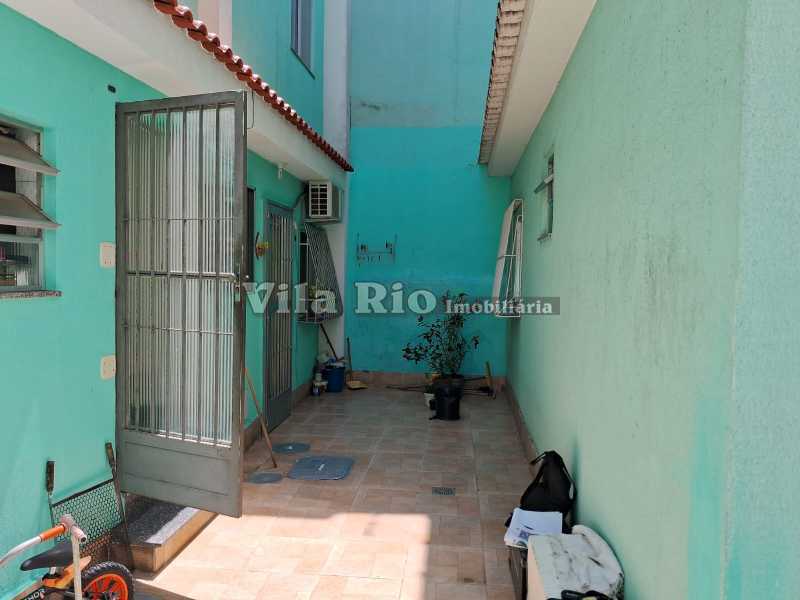 7.1 Porta de Acesso à Escada. - 18