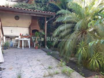 Casa linear única no terreno em Irajá. - VCA30192