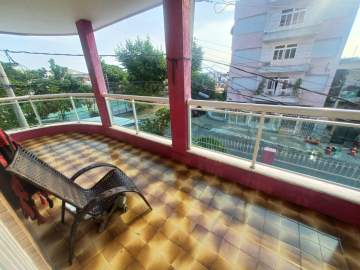 Casa duplex ampla com terraço e piscina em localização privilegiada. - VCA30200