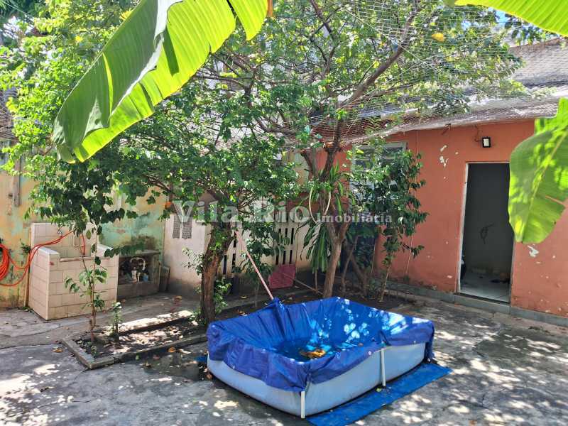 8.1 Quintal e Anexo nos Fundos - 17