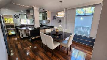 Lidíssima casa com 03 quartos, piscina e 02 vagas. - VCA30208