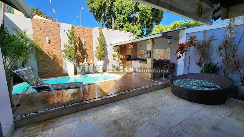 19Piscina com chuveirão e ár - 23