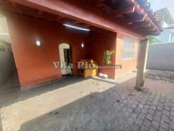 Casa linear, única no terreno com 03 quartos e amplo terraço. - VCA30209