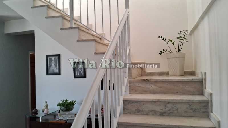 11.1 Acesso ao 2º Pavimento. - 17