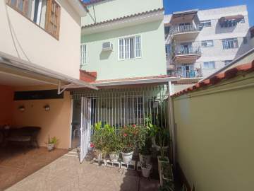 Casa duplex com 04 dormitórios com estrutura para construir terraço. - VCA40088