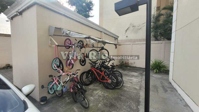 8 Bicicletário. - 16