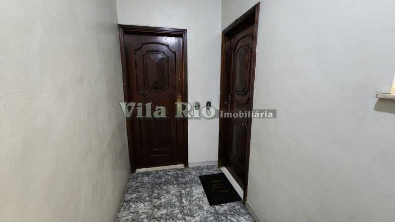 Entrada social e de serviço. - 22