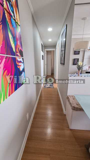 Conheça 2 Circulação 1. do imóvel - Belíssimo apartamento no Condomínio Dez Rocha Miranda. - VAP21584 - 5 2 Circulação 1. - 5