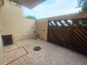 Casa duplex com varanda e vaga de garagem. - VCA20155