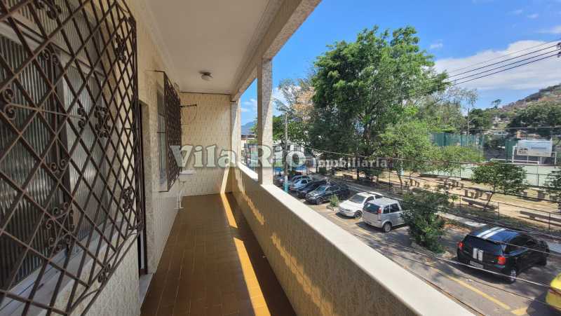 Conheça 2 Varanda 1. do imóvel - Excelente casa triplex com terraço. - VCV30018 - 2 2 Varanda 1. - 2