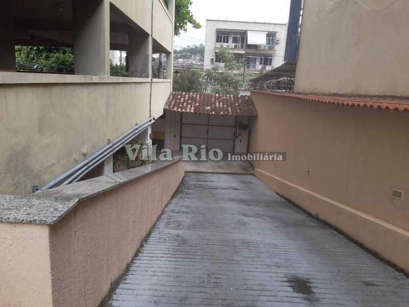 Conheça 24rampa garagem. do imóvel - 02 quartos com varanda e dependência completa na Vila da Penha. - VAP21608 - 24 24rampa garagem. - 24