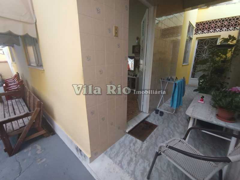 Entrada casa dos fundos. - 19